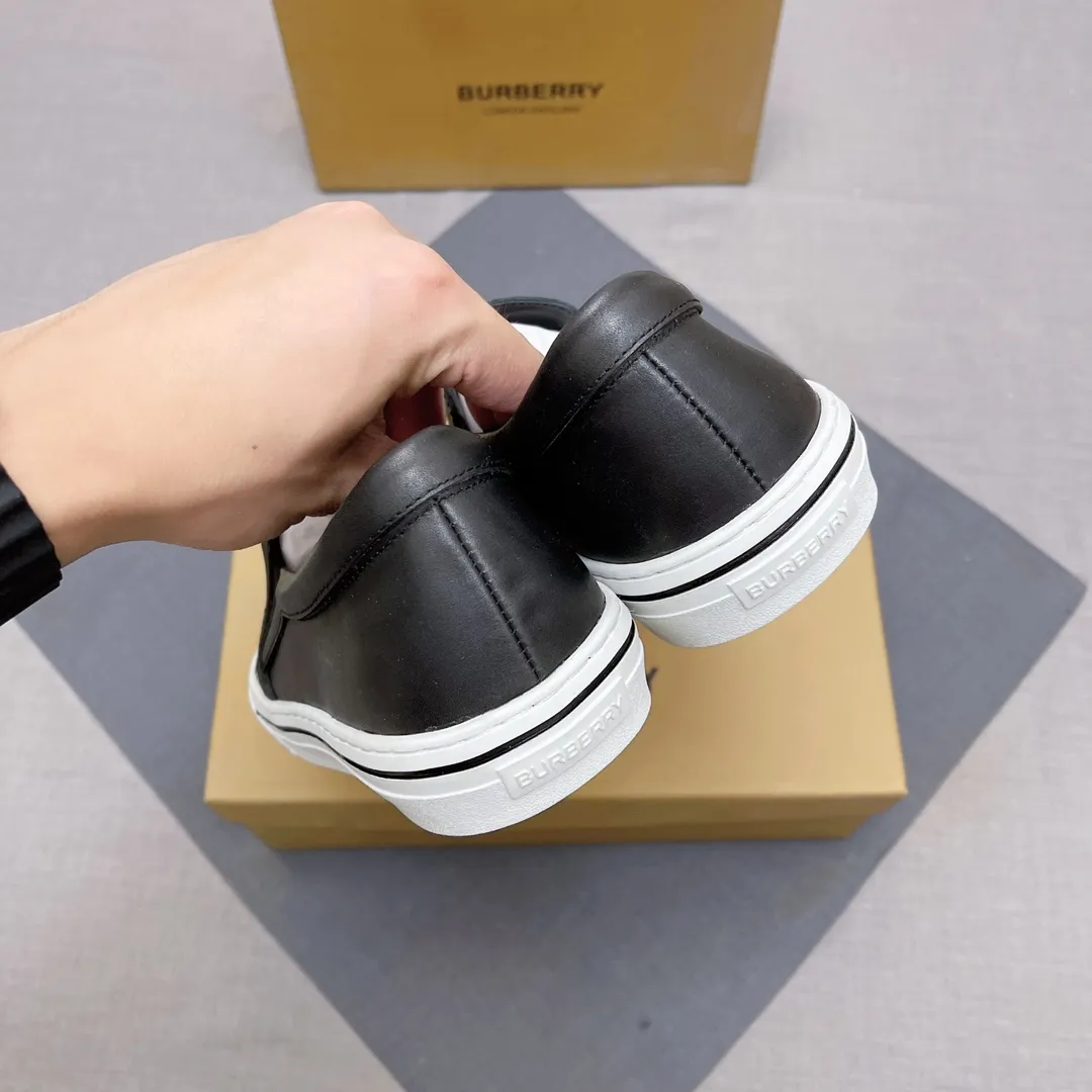 ◾️▫️P380. B's 2025 spring and summer new product, men's classic low-top slip-on sneakers, made of classic retro B's printed canvas material, spliced ​​with layered calfskin, and decorated with a new brand logo. First-layer cowhide lining, embossed Burberry logo on the heel, and original TPU outsole! Size: 38-45 No. 004